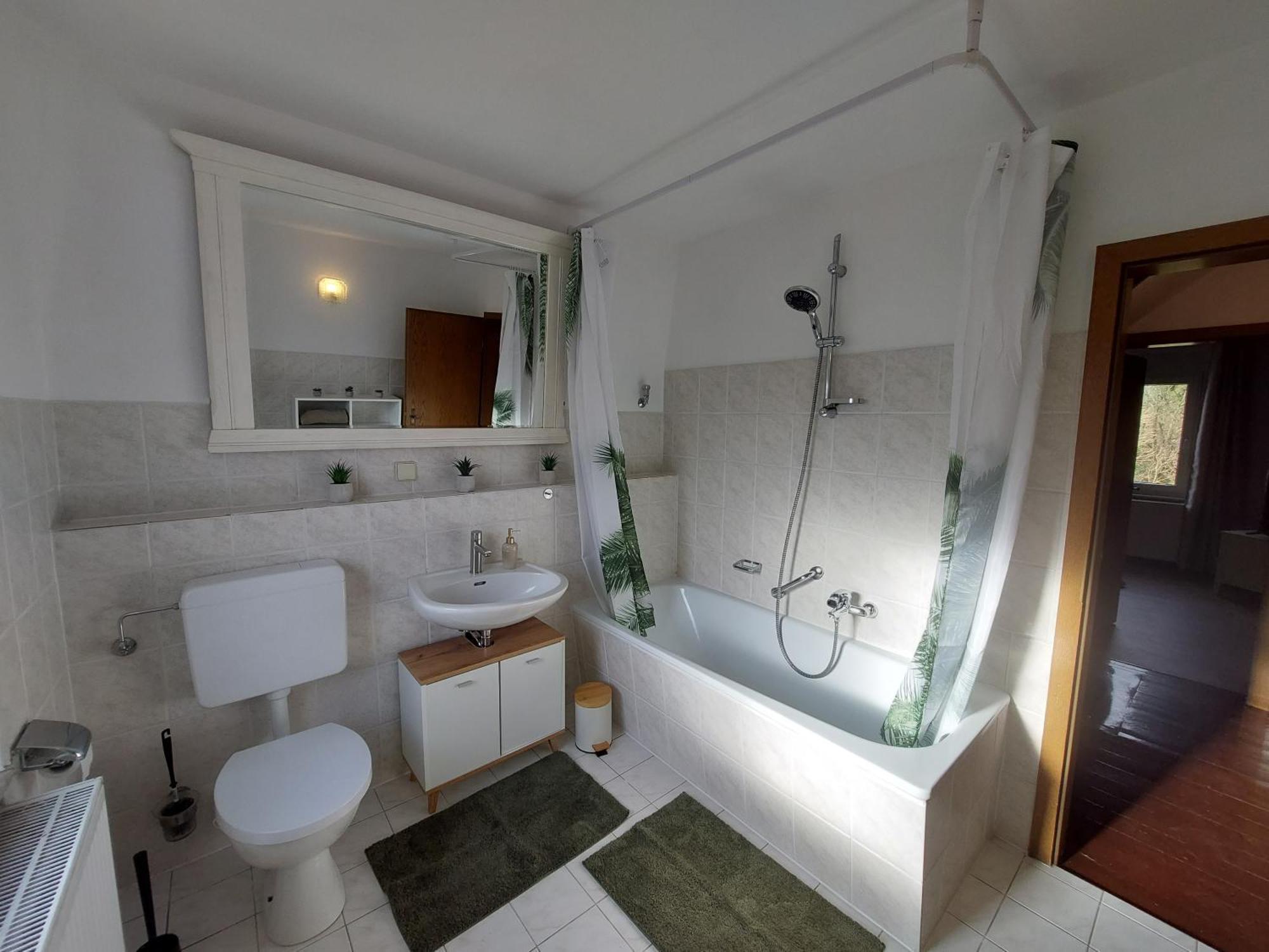 Cozy Home, 7 Beds, Wifi, Kitchen, Balcony, Bielefeld Center Екстер'єр фото